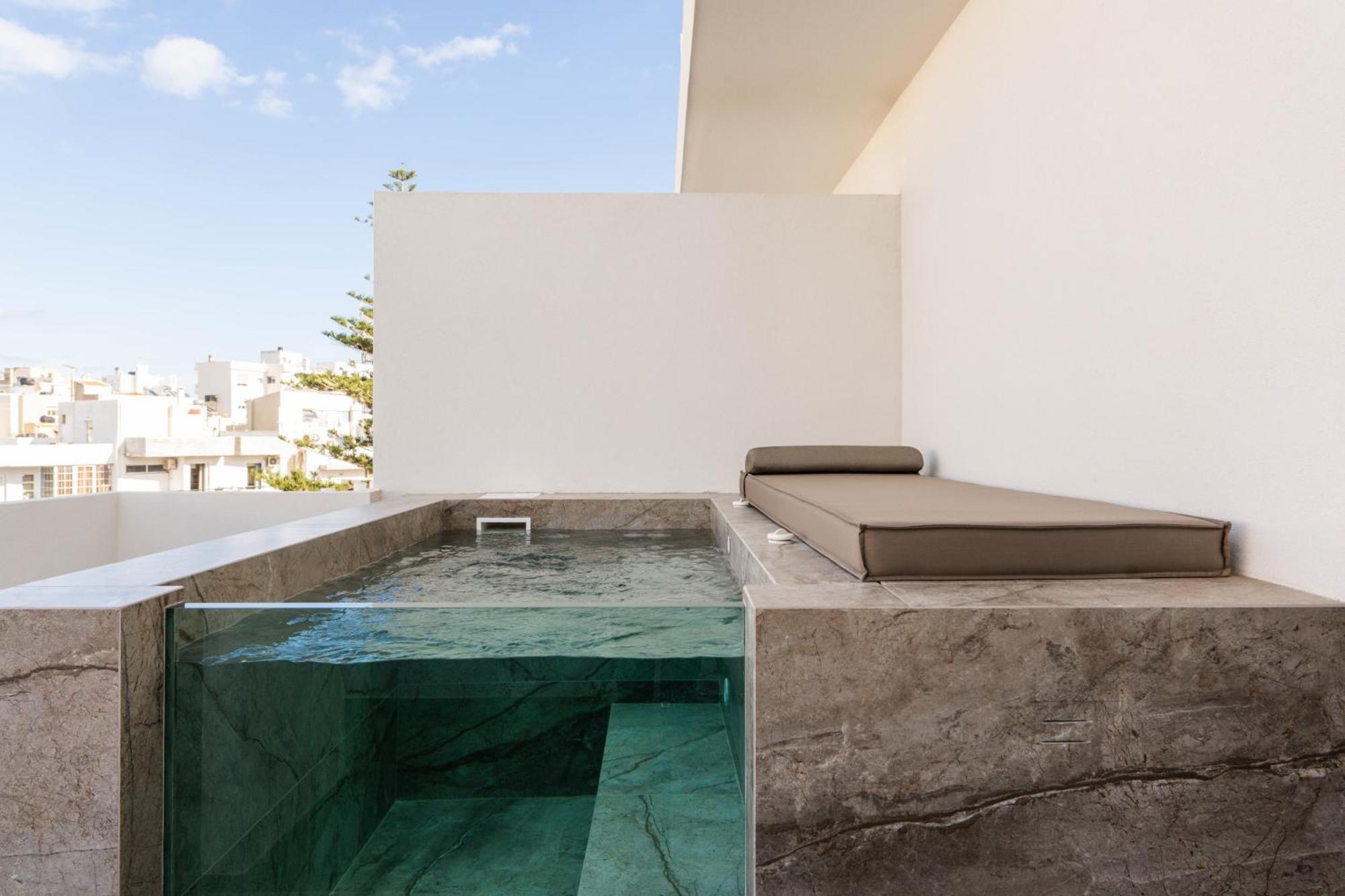 Ethereal White & - Adults Only Hotel