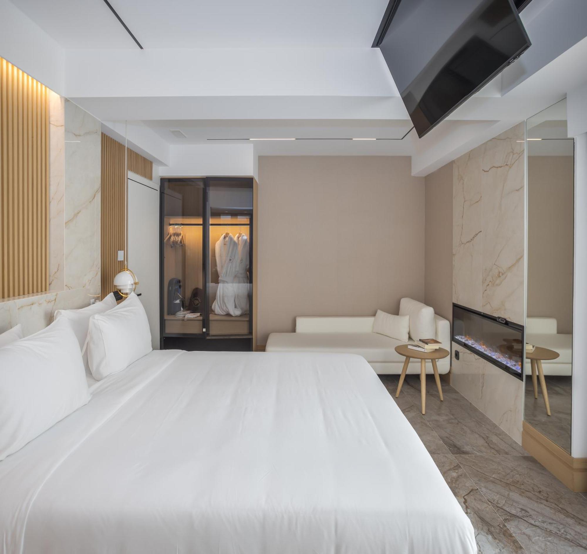 Ethereal White & - Adults Only Hotel 5*