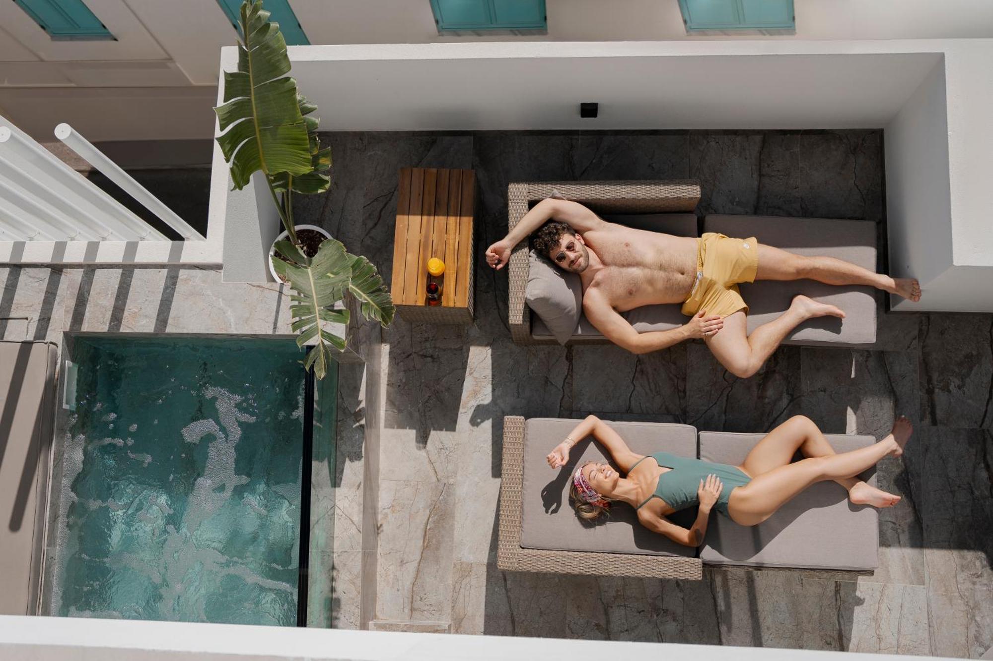 Ethereal White & - Adults Only Hotel