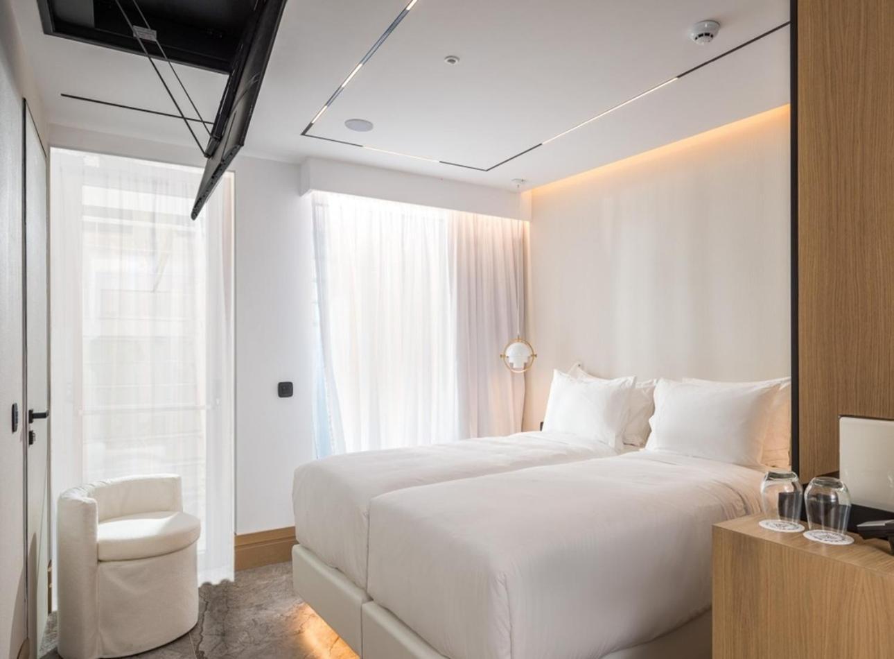 Ethereal White & - Adults Only Hotel